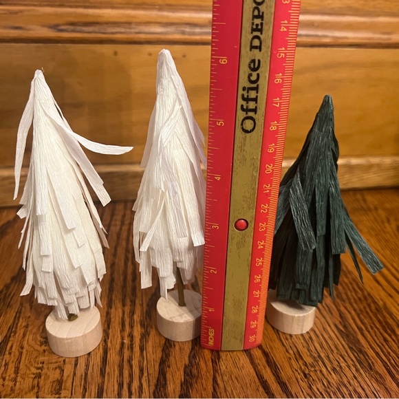 Green and White Holiday Tree Decorations - Picture 7 of 7